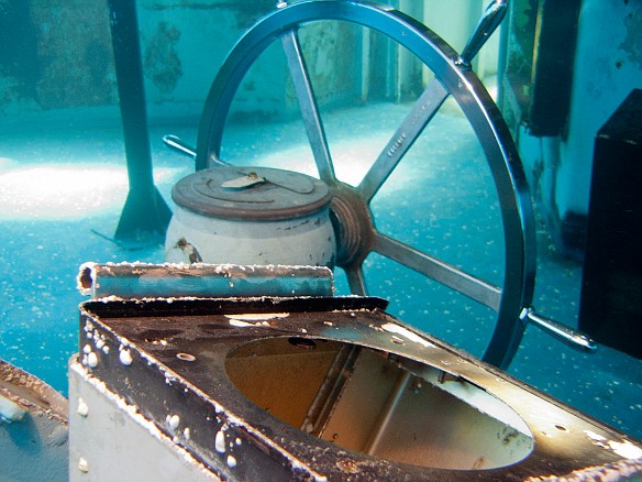 Inside the wheelhouse Feb 2, 2011 9:50 AM : Diving, Grand Cayman