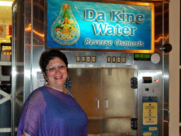 Going to dinner at Bar Acuda, we are intrigued to discover a Da Kine water machine out back. It is a vending machine where you bring your water jug, put your money in, and fill up on purified water. May 20, 2008 8:34 PM : Kauai, Maxine Klein