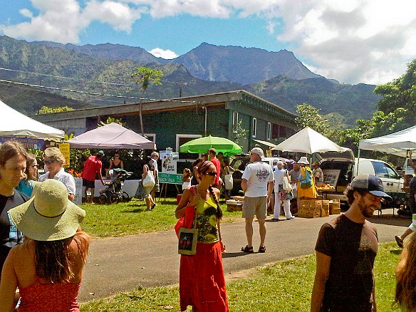 Tuesday is the Hanalei Farmer's Market in a field just outside of the village May 4, 2010 2:37 PM : Kauai