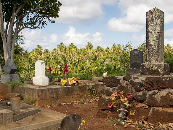 On a small knoll above the birthing stones is this old Japanese cemetary May 19, 2012 4:32 PM : Kauai