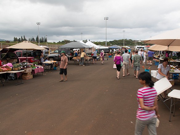 We stopped off at the Wednesday Kapaa farmer's market which takes place in the parking lot for the high school ball field May 14, 2014 4:11 PM : Kauai