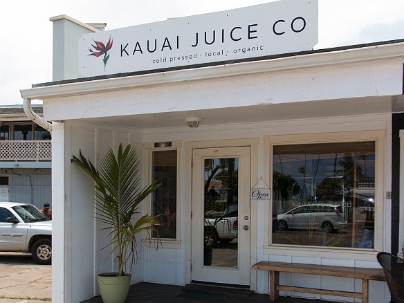 Maureen and Marke left on Friday, so with Deb we stopped off at the Kauai Juice Co. in Kapaa May 27, 2016 12:51 PM