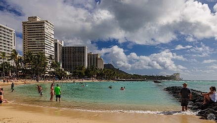Oahu2024-010 Huzzah, we've arrived in Waikiki and it's no longer 18° outside! 🌴🏖️🌊🩴
