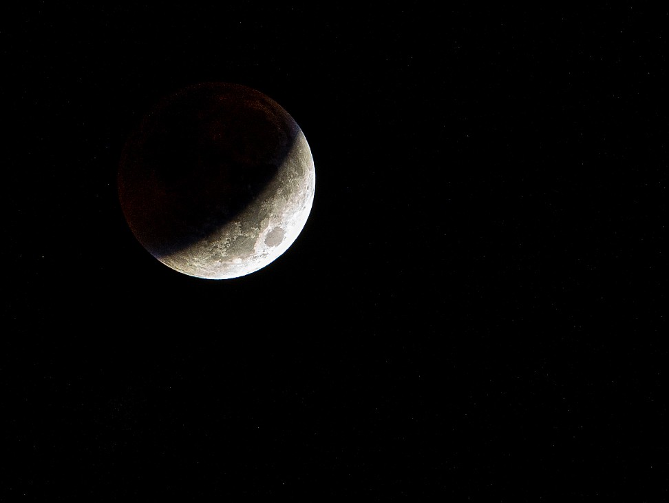 LunarEclipse202211-001 4:55 am and the partial eclipse is underway