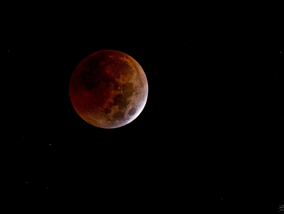 LunarEclipse202211-007 5:15 am, almost there with just 1 minute to go