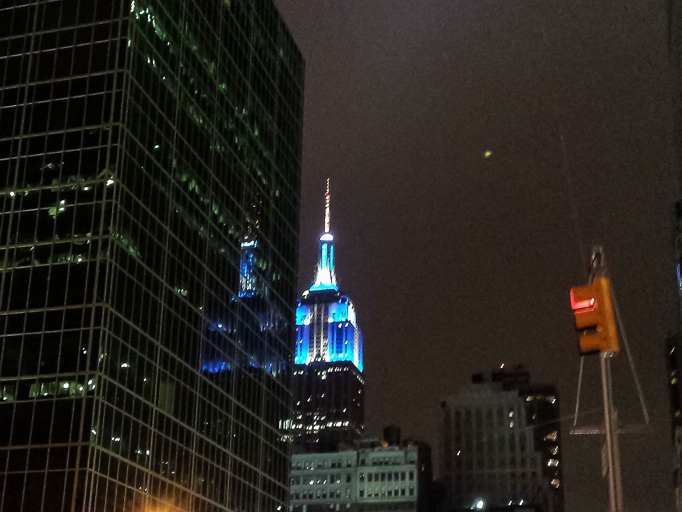 Sushi Yasuda 2014-002 Blue Empire State Building for Hannukah!