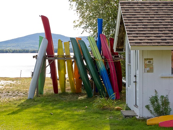 Kayaks and rowboats are available to guests of the inn Sep 17, 2011 10:38 AM : Pleasant Lake