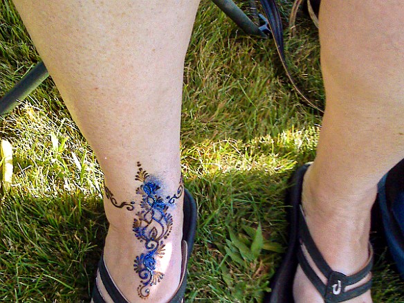 RhythmRoots2009-4 Max get's her henna tattoo! Nice blue sparklies, but they eventually flaked off later in the day.