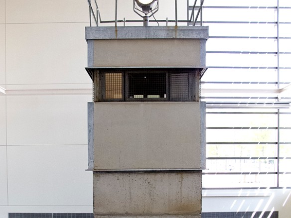 A guard tower from the Berlin Wall Mar 30, 2011 3:05 PM : Newseum, Washington DC