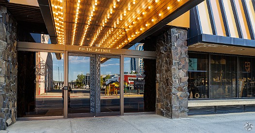 Alaska-002 Arrival in Anchorage for a two night stay at the Hotel Captain Cook 🛌