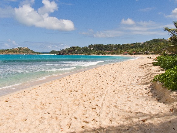 View of the resort from in front of the Gaugin restaurant at the far end of the bay Jan 8, 2009 11:53 AM : Antigua 2009-01