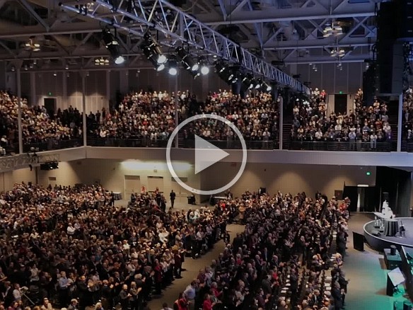 URJ Biennial 2017 A filled Hynes Auditorium singing Lecha Dodi and Mi Chamocha