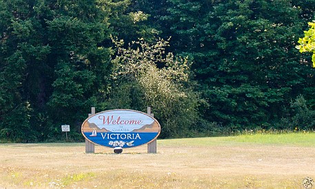 BC2010-001 Arriving from CT's 100 degree heat, we are greeted in Victoria by a delightful 68 degrees and the smell of pine, fir, and cedar