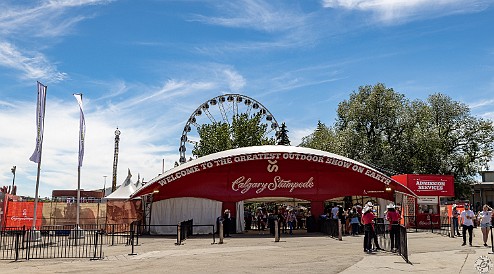 Stampede-011 Thursday was our Stampede day, the main gate was only a 20 minute walk from our hotel in downtown