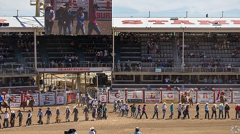 Stampede-037 The players take the field before the competition starts