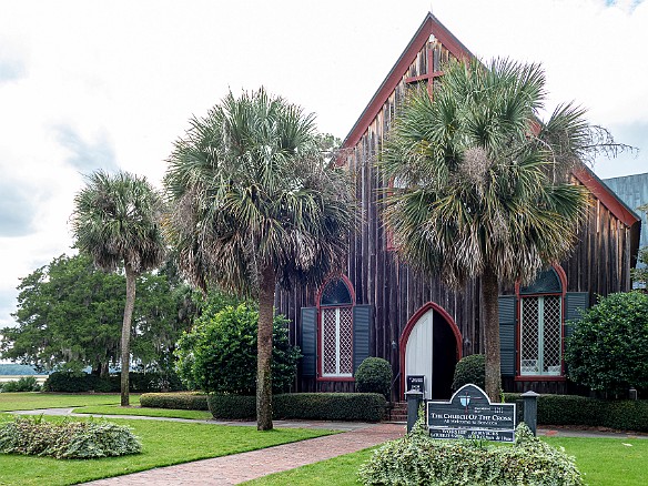 Bluffton2019-019 We spent an afternoon having lunch and touring quaint Bluffton, SC. The Church of the Cross was built in 1856 and is on the National Register of Historic...