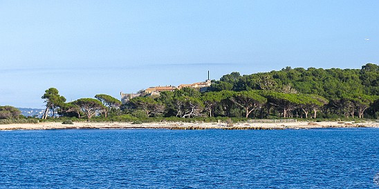 Côte d'Azur-004 Passing Île Sainte-Marguerite on our way to Île Saint-Honorat