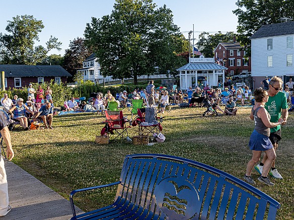 ThursdaysOnTheDock-20220707-JavaGroove-053