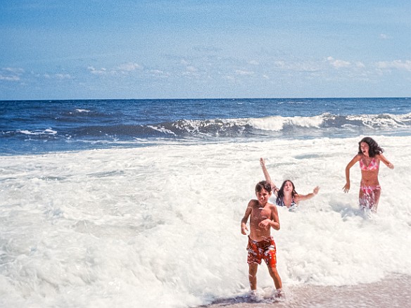 RehobothBeach1972-016 Larry, Eileen, and Leslie Ebert