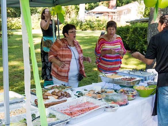 Leslie, Max, and Flo setting up Aug 28, 2016 10:10 AM : Florence Kling, Leslie Rjeili, Maxine Klein