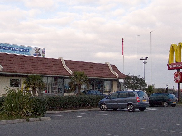 In fact, the food at our first French McDonalds experience was quite good and it was the cleanest fast food joint we have ever been in Feb 3, 2005 11:14 AM : Bordeaux : Maxine Klein,Frdric Leroy,Alexandre Bronetsky,Cleo Barretto,Yunpeng Zhao