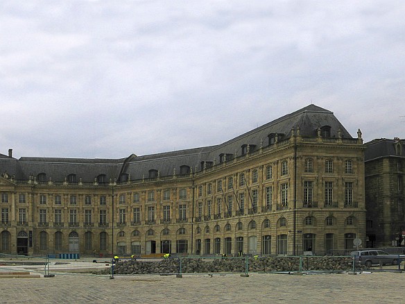 The government buildings of Bordeaux facing the Loire Feb 4, 2005 3:45 PM : Bordeaux : Maxine Klein,Frdric Leroy,Alexandre Bronetsky,Cleo Barretto,Yunpeng Zhao