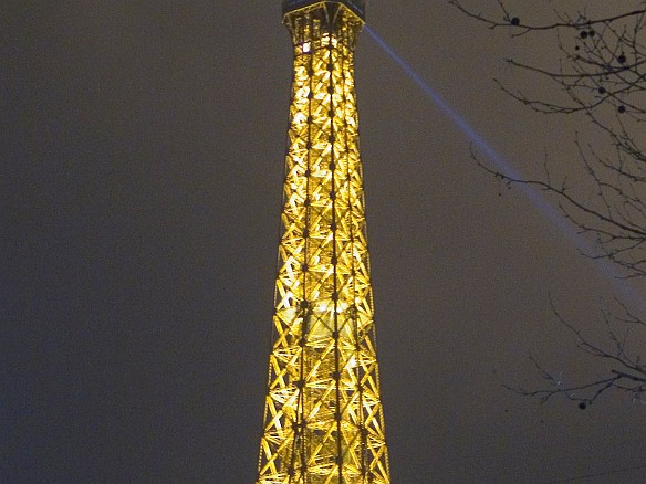 Friday night we eat at Au Bon Acceuil, close to the Eiffel Tower Jan 29, 2005 12:38 AM : Paris