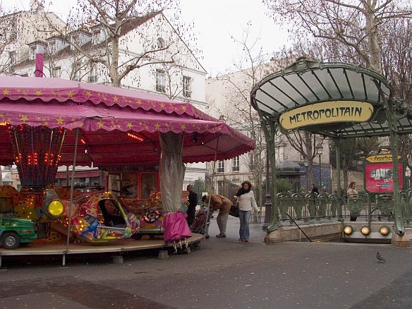 Saturday, we visit Mont Martre. This is the Abesses metro station with the prototypical carousel nearby. Jan 29, 2005 6:27 AM : Paris