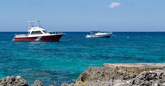 The Sunset House reef and dive boats Jan 28, 2012 1:18 PM : Grand Cayman