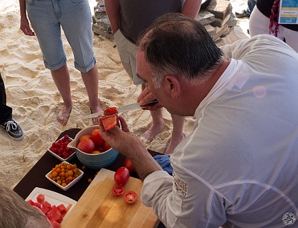 How to carve a plum tomato so the pulp is separated from the seeds Jan 18, 2013 10:32 AM : Grand Cayman, José Andrés