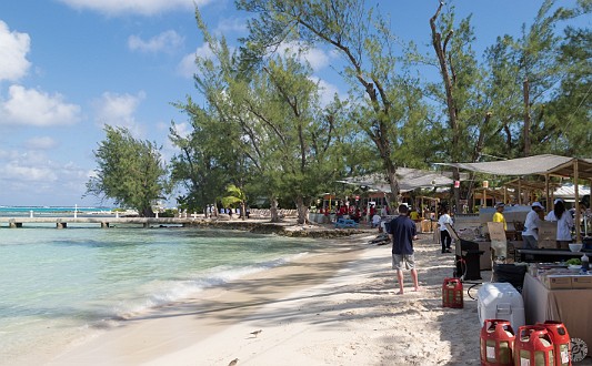 The event was titled "Burgers in Paradise". Similar to the previous night's barbecue, each celebrity chef had their own burger stand setup. Jan 19, 2013 11:21 AM : Grand Cayman