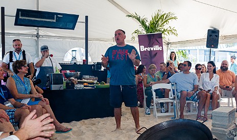 GrandCayman2016-009 Freed from his captors, José launches into his entertaining spiel