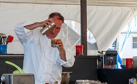 GrandCayman2016-026 Too much rum is just the right amount when José makes ropical rum coolers