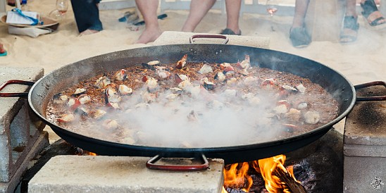 GrandCayman2016-042 The smell of the lobster and lionfish fideuà is mouth-watering 😋