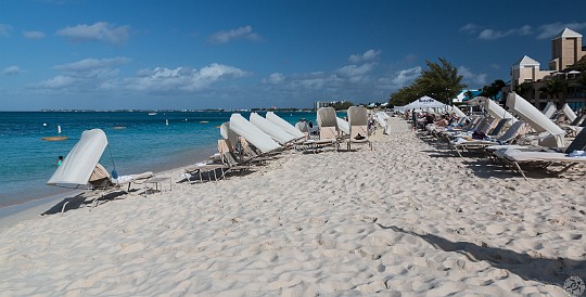 GrandCayman2017-010 Friday morning on Seven Mile Beach waiting for the culinary debauchery to begin