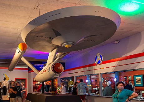 LakeGeorge2021-033 Waiting for the set tour to begin