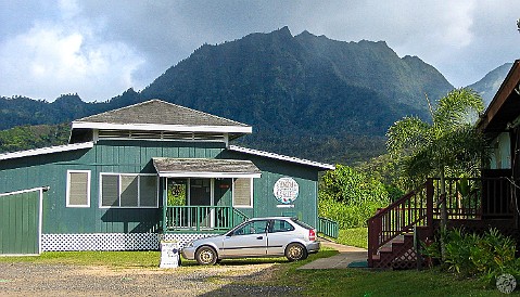 Kauai-005 Weekly slack key guitar concerts by Doug and Sandy McMaster at the Hanalei Community Center