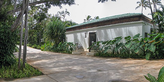 Oahu2004-021 Our tour of Shangri La, the former home and now museum of the billionaire tobacco heiresse Doris Duke, starts at the groundskeeper's lodging