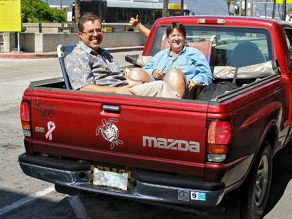 Riding to the airport Hawaiian style for our flight to Kauai May 24, 2008 3:02 PM : David Zeleznik, Mary Wilkowski, Oahu