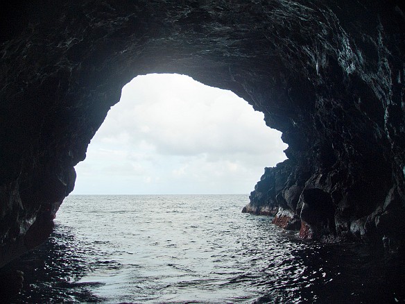 The boat turns around in the cave and we start heading back out May 8, 2010 8:11 AM : Kauai