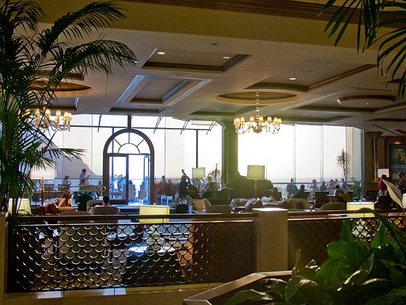 The lobby bar of the St. Regis overlooking Hanalei Bay May 8, 2010 6:50 PM : Kauai