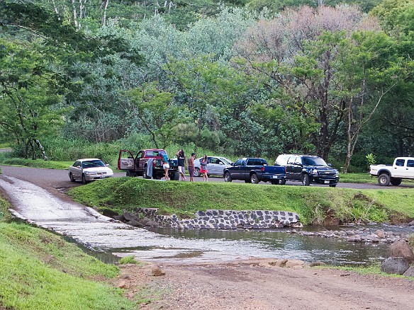 Continuing up Kuamo'o Rd is Keahua Arboretum. The road crosses a stream and then turns to dirt. Locals use the area for picnics. May 19, 2012 5:57 PM