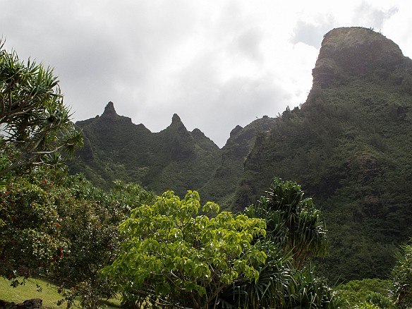 View back into the deeper part of the valley May 24, 2012 3:49 PM : Kauai