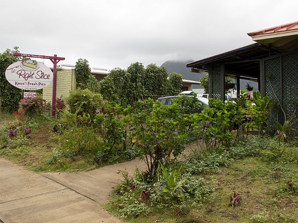 After Wailua Falls, we stopped by the Right Slice, a bakery that specializes in awesome pies and located in an industrial area of Puhi May 13, 2013 2:13 PM : Kauai