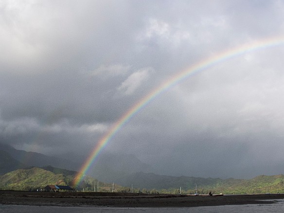 All of the misty weather made for yet more beautiful rainbows as we pulled out of Hanalei Bay. This one started at the Hanalei Pier.... May 14, 2013 7:12 AM