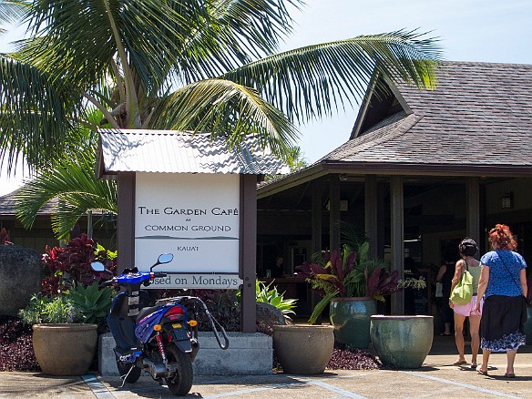 After picking up Courtney and Bill's rental car, we headed back to the North shore and stopped at Common Ground for lunch. May 18, 2013 1:47 PM : Kauai