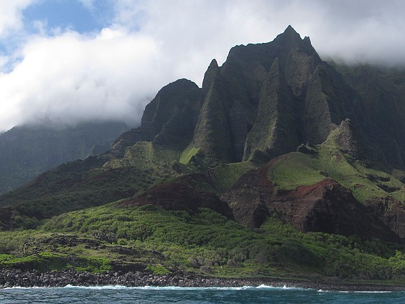 Despite the rough seas, there was less cloud cover than the previous week. At Cathedrals it was possible to see deep into the Kalalau Valley, whereas previously the peaks had been fully shrouded. May 20, 2013 8:58 AM