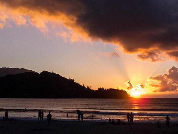 Last sunset of the trip rewarded us nicely at Hanalei Bay May 24, 2013 7:10 PM : sunset