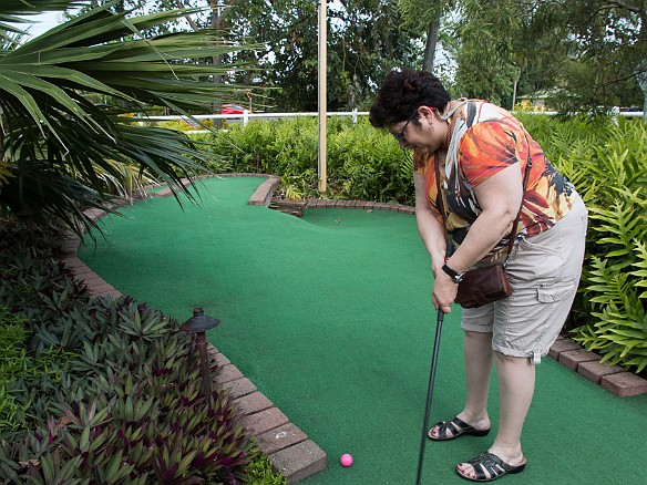 Max proves that all those golf lessons were worthwhile May 17, 2014 4:31 PM : Kauai, Maxine Klein