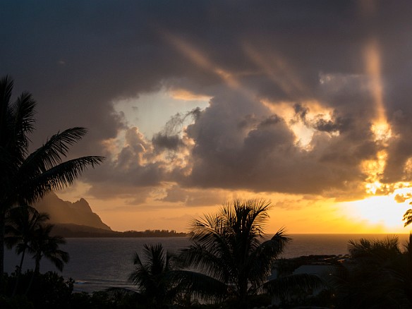 Wednesday night was the first really good sunset since we'd been on island. Beautiful light show as the sun sets over Hanalei Bay with Bali Hai (Mt. Makana) in the background May 13, 2015 6:59 PM : sunset